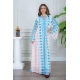 جلابية نسائية لون أبيض مزخرفة باللون السماوي و الوردي  ياقة عالية بقصة سبعة و بأكمام طويلة