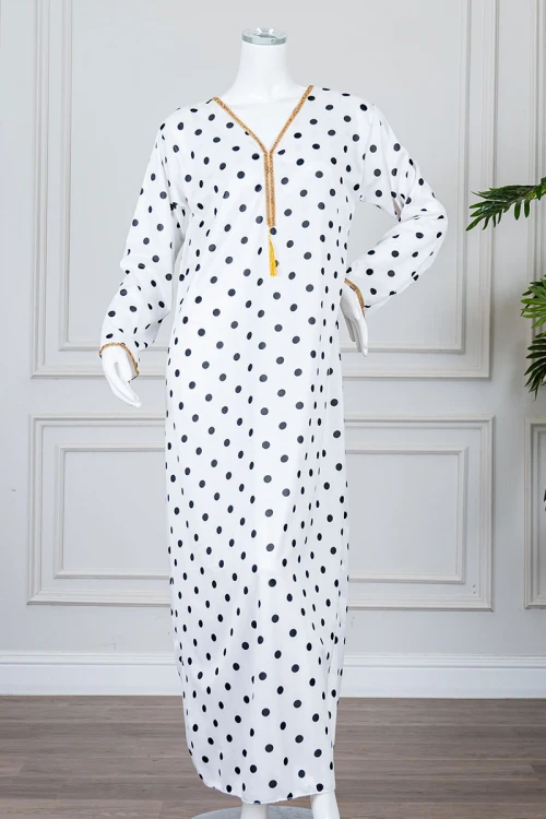 جلابية نسائية متعددة الألوان منقطة باللون الأسود مزينة بكلفة في الياقة و الأكمام