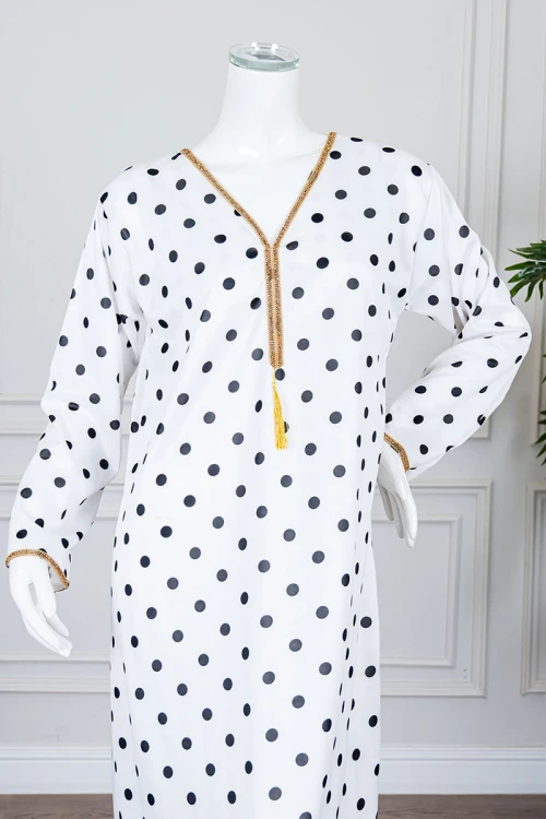 جلابية نسائية متعددة الألوان منقطة باللون الأسود مزينة بكلفة في الياقة و الأكمام