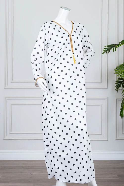 جلابية نسائية متعددة الألوان منقطة باللون الأسود مزينة بكلفة في الياقة و الأكمام