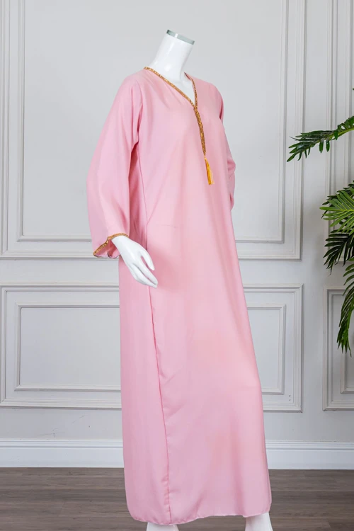 جلابية نسائية متعددة الألوان مزينة بكلفة في الياقة و الأكمام