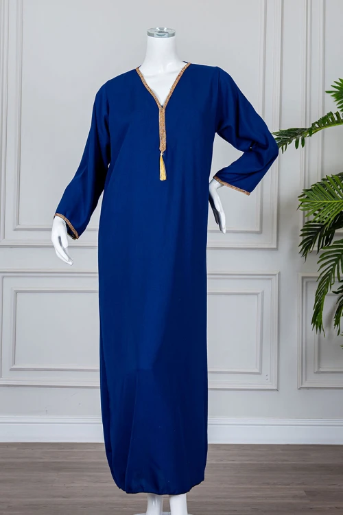 جلابية نسائية متعددة الألوان مزينة بكلفة في الياقة و الأكمام