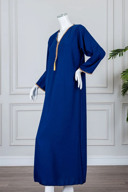 جلابية نسائية متعددة الألوان مزينة بكلفة في الياقة و الأكمام