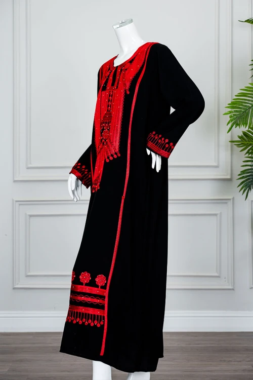 جلابية نسائي شمالي لون أسود بتطريز تراثي أحمر ياقة دائرية و أكمام طويلة
