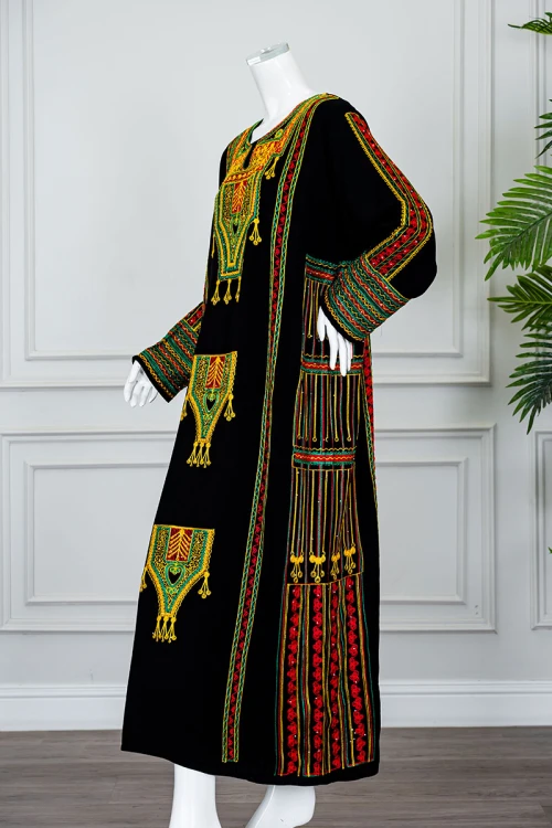جلابية نسائي عسيري لون أسود بتطريز تراثي ملون ياقة دائرية و أكمام طويلة