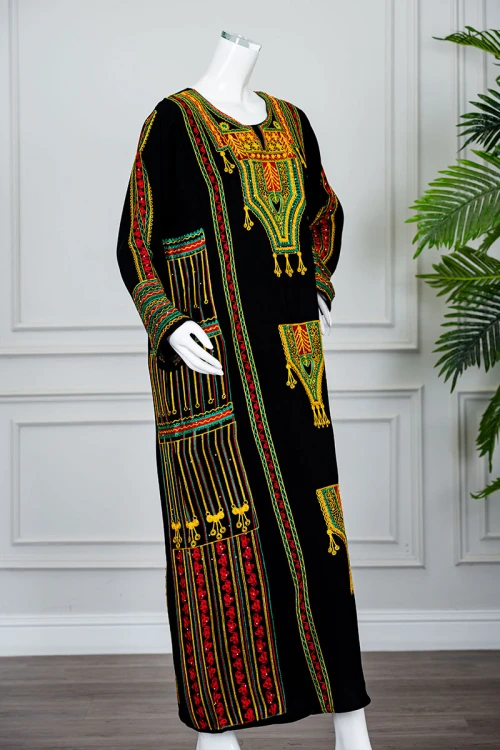 جلابية نسائي عسيري لون أسود بتطريز تراثي ملون ياقة دائرية و أكمام طويلة