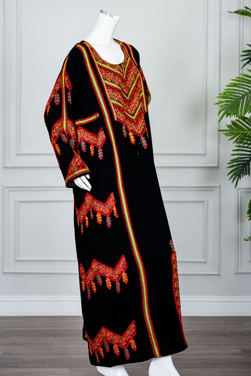 جلابية نسائي عسيري لون أسود بتطريز تراثي ملون ياقة دائرية و أكمام طويلة