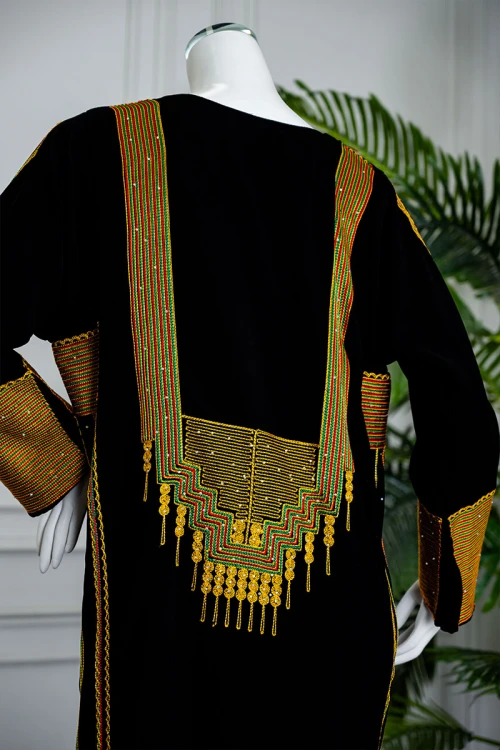 جلابية نسائي عسيري لون أسود بتطريز تراثي ملون ياقة مربعة و أكمام طويلة