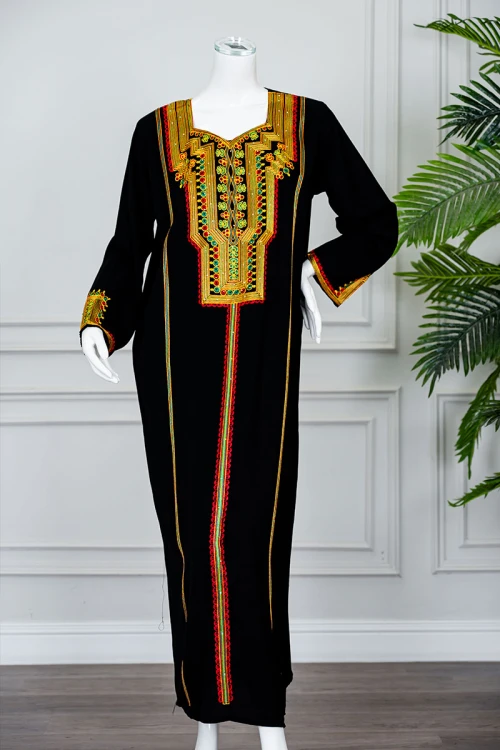 جلابية نسائي عسيري لون أسود بتطريز تراثي ملون ياقة مربعة بقصة سبعة و أكمام طويلة