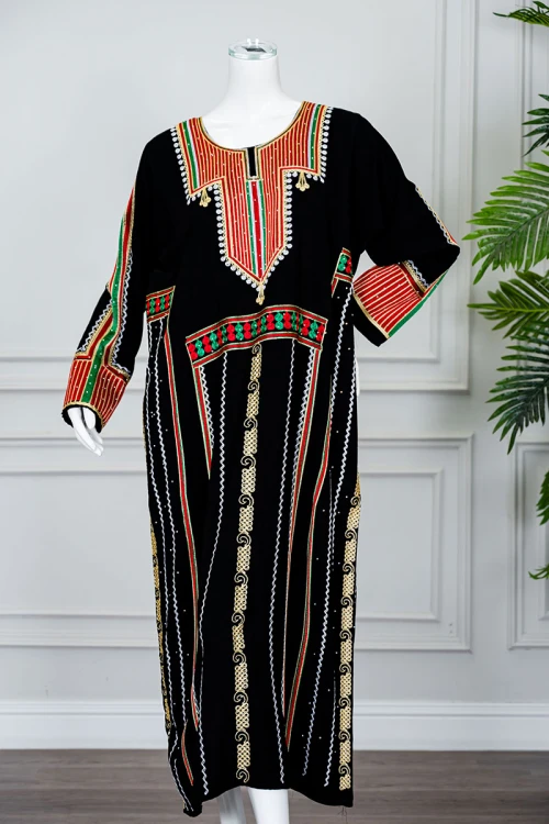 جلابية نسائي عسيري لون أسود بتطريز تراثي ملون ياقة دائرية و أكمام طويلة