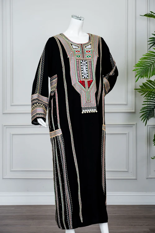 جلابية نسائي عسيري لون أسود بتطريز تراثي ملون ياقة دائرية و أكمام طويلة