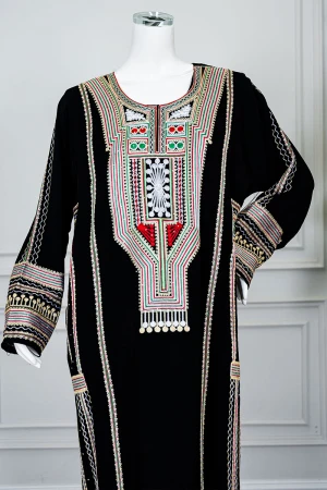 جلابية نسائي عسيري لون أسود بتطريز تراثي ملون ياقة دائرية و أكمام طويلة