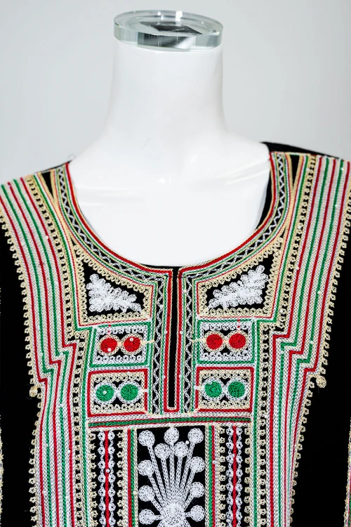 جلابية نسائي عسيري لون أسود بتطريز تراثي ملون ياقة دائرية و أكمام طويلة