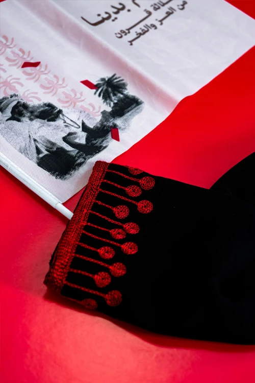 جلابية أطفال شمالي لون أسود بتطريز تراثي أحمر ياقة دائرية و أكمام طويلة