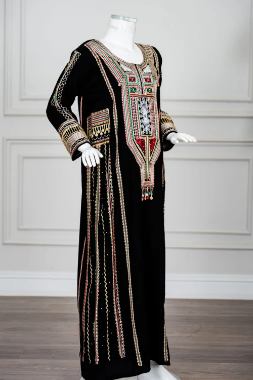 جلابية نسائي عسيري لون أسود بتطريز تراثي ملون ياقة دائرية و أكمام طويلة