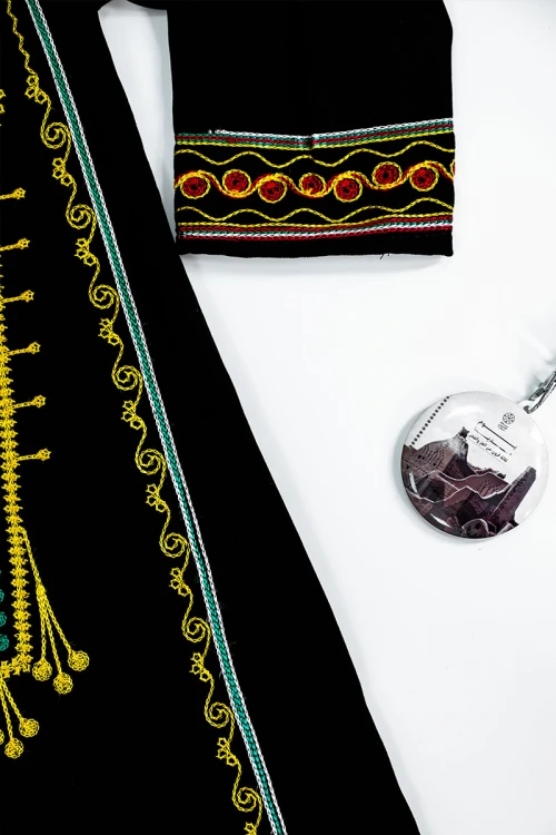 جلابية أطفال عسيري لون أسود بتطريز تراثي ملون ياقة دائرية و أكمام طويلة