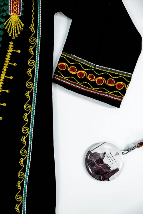 جلابية أطفال عسيري لون أسود بتطريز تراثي ملون ياقة دائرية و أكمام طويلة