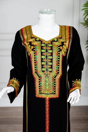 جلابية بناتي عسيري لون أسود بتطريز تراثي ملون ياقة مربعة بقصة سبعة و أكمام طويلة