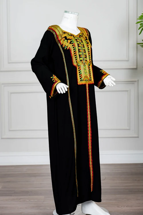 جلابية بناتي عسيري لون أسود بتطريز تراثي ملون ياقة مربعة بقصة سبعة و أكمام طويلة