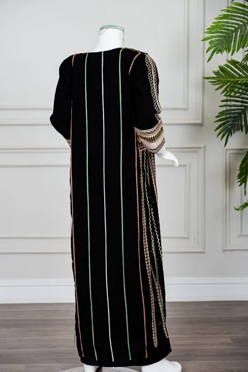 جلابية بناتي عسيري لون أسود بتطريز تراثي ملون ياقة دائرية و أكمام طويلة