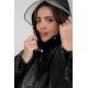 بالطو مطر نسائي لون أسود بقبعة متصلة بأزرار و سحاب و جيوب من الأمام و بأكمام طويلة