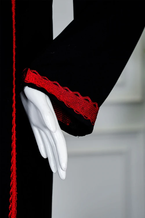 جلابية بناتي شمالي لون أسود بتطريز تراثي أحمر ياقة مربعة و أكمام طويلة