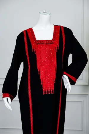 جلابية بناتي شمالي لون أسود بتطريز تراثي أحمر ياقة مربعة و أكمام طويلة