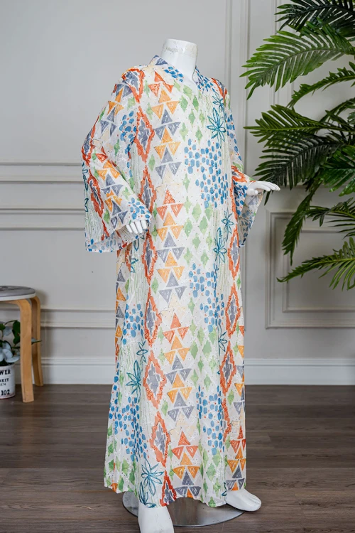 جلابية بناتي لون اوف وايت مزينة بأشكال و رسومات ملونة و بفصوص ياقة عالية بقصة سبعة و بأكمام طويلة