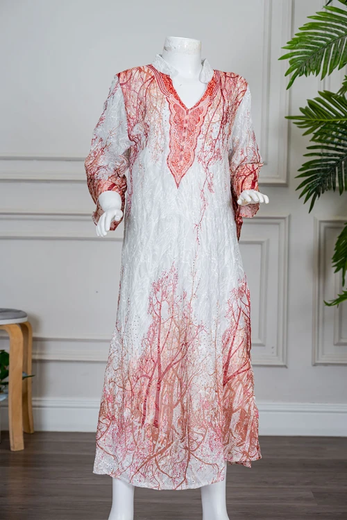 جلابية بناتي متعددة الألوان مزينة بزخارف ملونة و بفصوص ياقة عالية بقصة سبعة و بأكمام طويلة