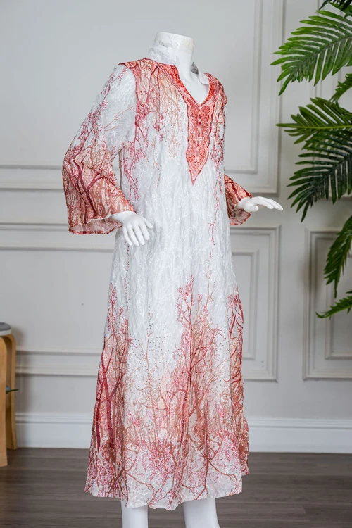 جلابية بناتي متعددة الألوان مزينة بزخارف ملونة و بفصوص ياقة عالية بقصة سبعة و بأكمام طويلة