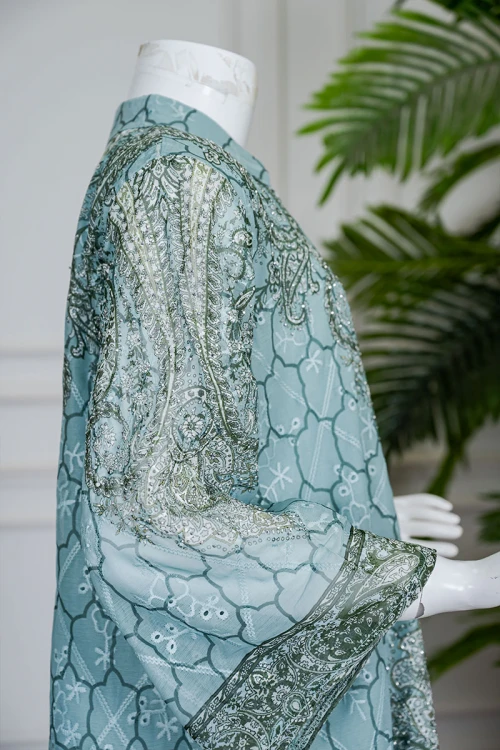 جلابية بناتي متعددة الألوان مزينة بزخارف ملونة و بفصوص ياقة عالية بقصة سبعة و بأكمام طويلة