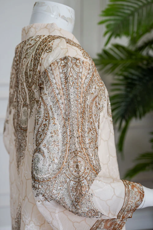 جلابية بناتي متعددة الألوان مزينة بزخارف ملونة و بفصوص ياقة عالية بقصة سبعة و بأكمام طويلة