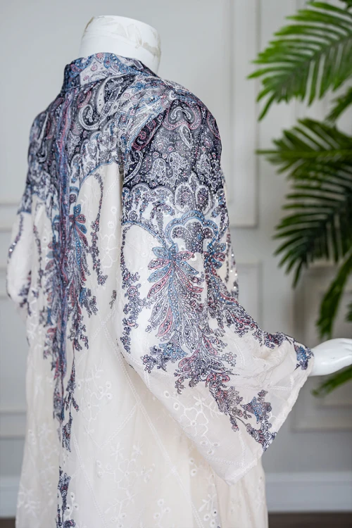 جلابية بناتي متعددة الألوان مزينة بزخارف ملونة و بفصوص ياقة عالية بقصة سبعة و بأكمام طويلة