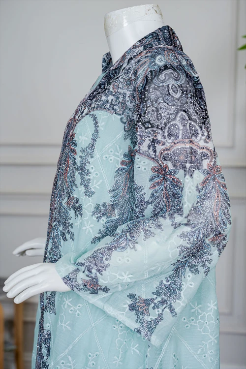 جلابية بناتي متعددة الألوان مزينة بزخارف ملونة و بفصوص ياقة عالية بقصة سبعة و بأكمام طويلة