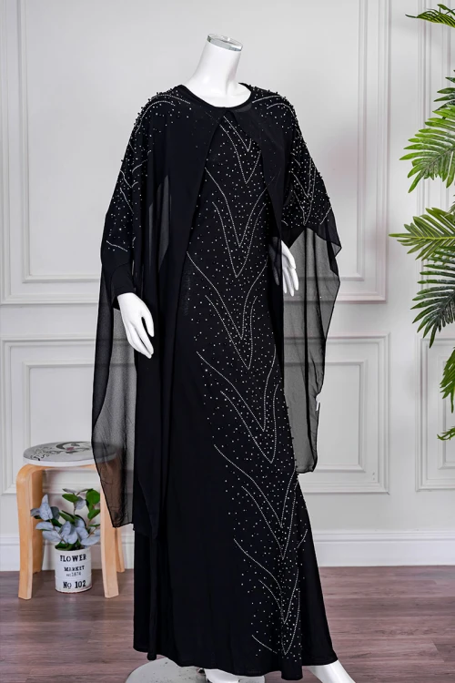 فستان نسائي لون أسود قطعتين ياقة دائرية بأكمام طويلة مزين بفصوص من الأمام مع شيفون ملكي