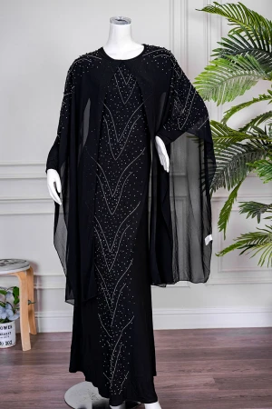 فستان نسائي لون أسود قطعتين ياقة دائرية بأكمام طويلة مزين بفصوص من الأمام مع شيفون ملكي 