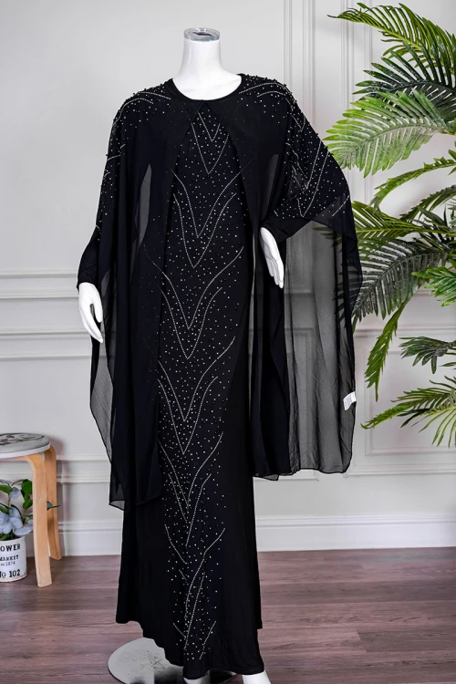 فستان نسائي لون أسود قطعتين ياقة دائرية بأكمام طويلة مزين بفصوص من الأمام مع شيفون ملكي