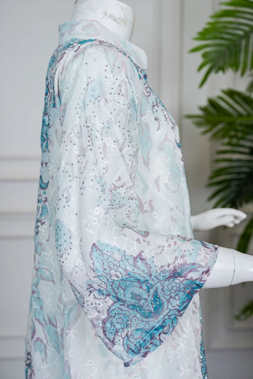 جلابية بناتي متعددة الألوان مزينة بزخارف ملونة و بفصوص ياقة عالية بقصة سبعة و بأكمام طويلة