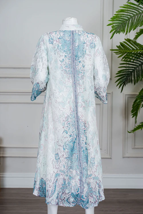 جلابية بناتي متعددة الألوان مزينة بزخارف ملونة و بفصوص ياقة عالية بقصة سبعة و بأكمام طويلة