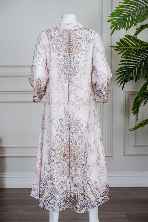 جلابية بناتي متعددة الألوان مزينة بزخارف ملونة و بفصوص ياقة عالية بقصة سبعة و بأكمام طويلة