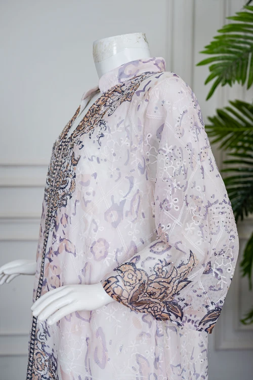 جلابية بناتي متعددة الألوان مزينة بزخارف ملونة و بفصوص ياقة عالية بقصة سبعة و بأكمام طويلة