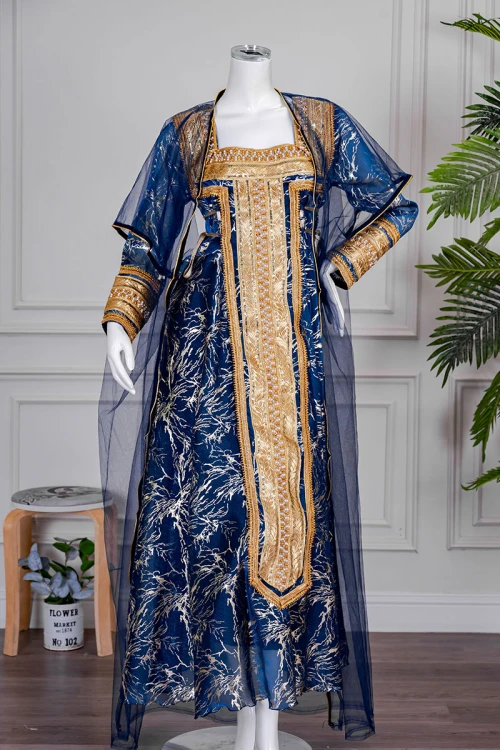 جلابية نسائية تراثية لون كحلي بتطريز تراثي ذهبي من الأمام و الأكمام برباط في الجانبين مع قماش شيفون من الخارج