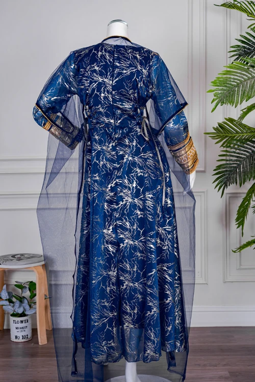 جلابية نسائية تراثية لون كحلي بتطريز تراثي ذهبي من الأمام و الأكمام برباط في الجانبين مع قماش شيفون من الخارج