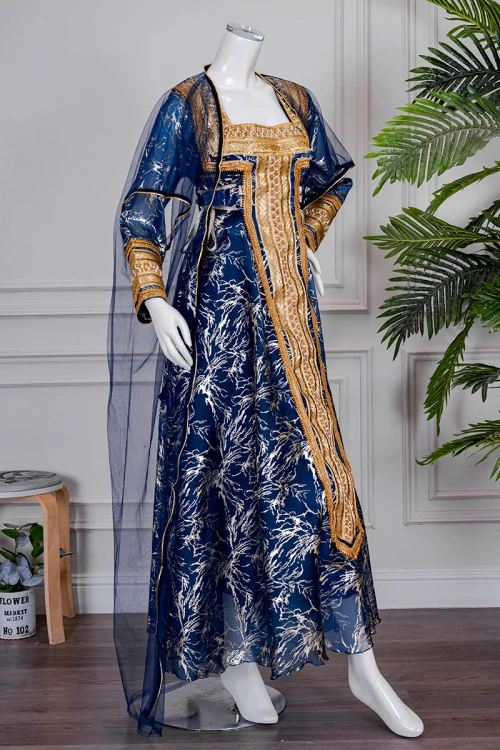 جلابية نسائية تراثية لون كحلي بتطريز تراثي ذهبي من الأمام و الأكمام برباط في الجانبين مع قماش شيفون من الخارج