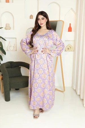 مخور نسائي اماراتي باللون الليفندر مزين بنقوش زهرية ذهبية مع طرحة 