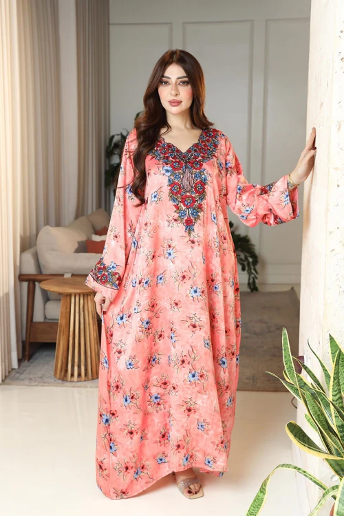 مخور نسائي اماراتي باللون الخربزي مشجر ياقة قصة سبعة و بأكمام طويلة مع طرحة