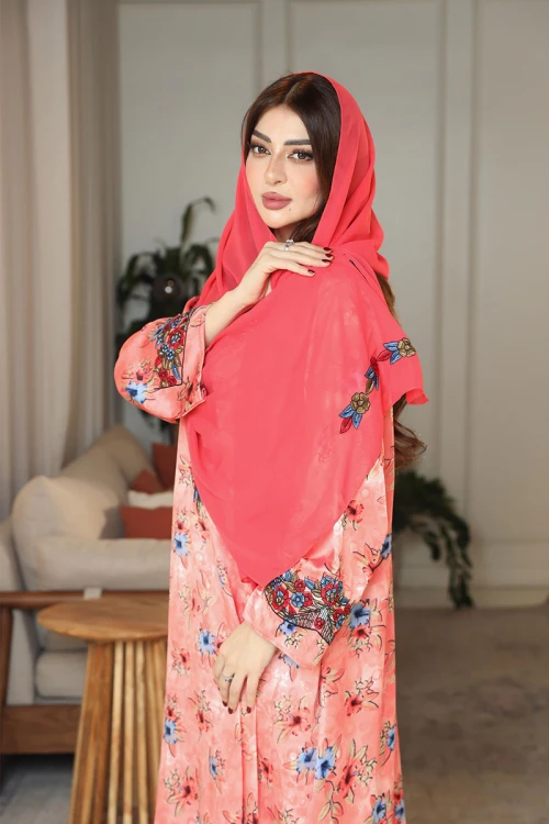 مخور نسائي اماراتي باللون الخربزي مشجر ياقة قصة سبعة و بأكمام طويلة مع طرحة