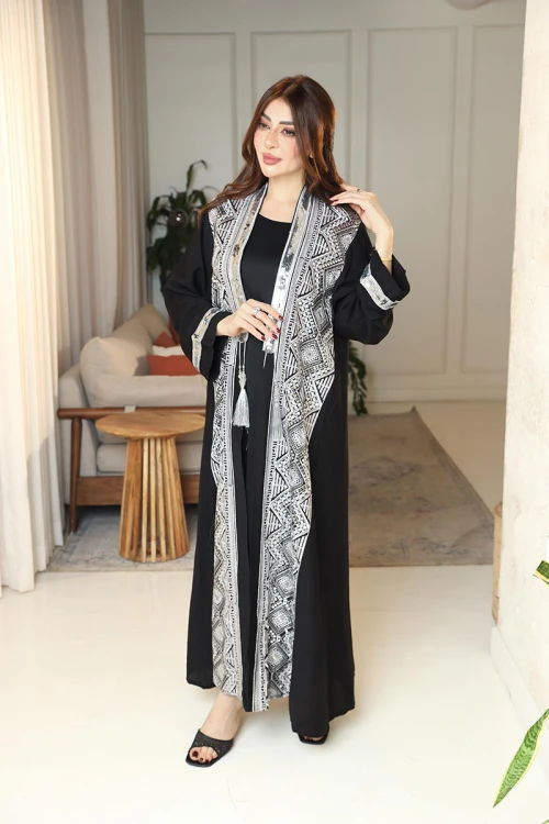 جلابية نسائية قطعتين لون أسود بتطريزات فضية و بأكمام طويلة