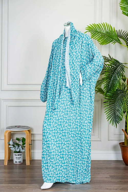 شرشف صلاة متعدد الألوان مشجر باللون الأبيض بسحاب مخفي من الأمام و زم من الأكمام مع طرحة متصلة