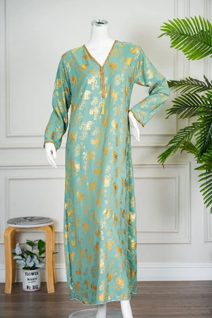 جلابية نسائية متعددة الاوان مشجرة باللون الذهبي ياقة بقصة سبعة مزينة بكلفة مطرزة من الياقة و أطراف الأكمام 